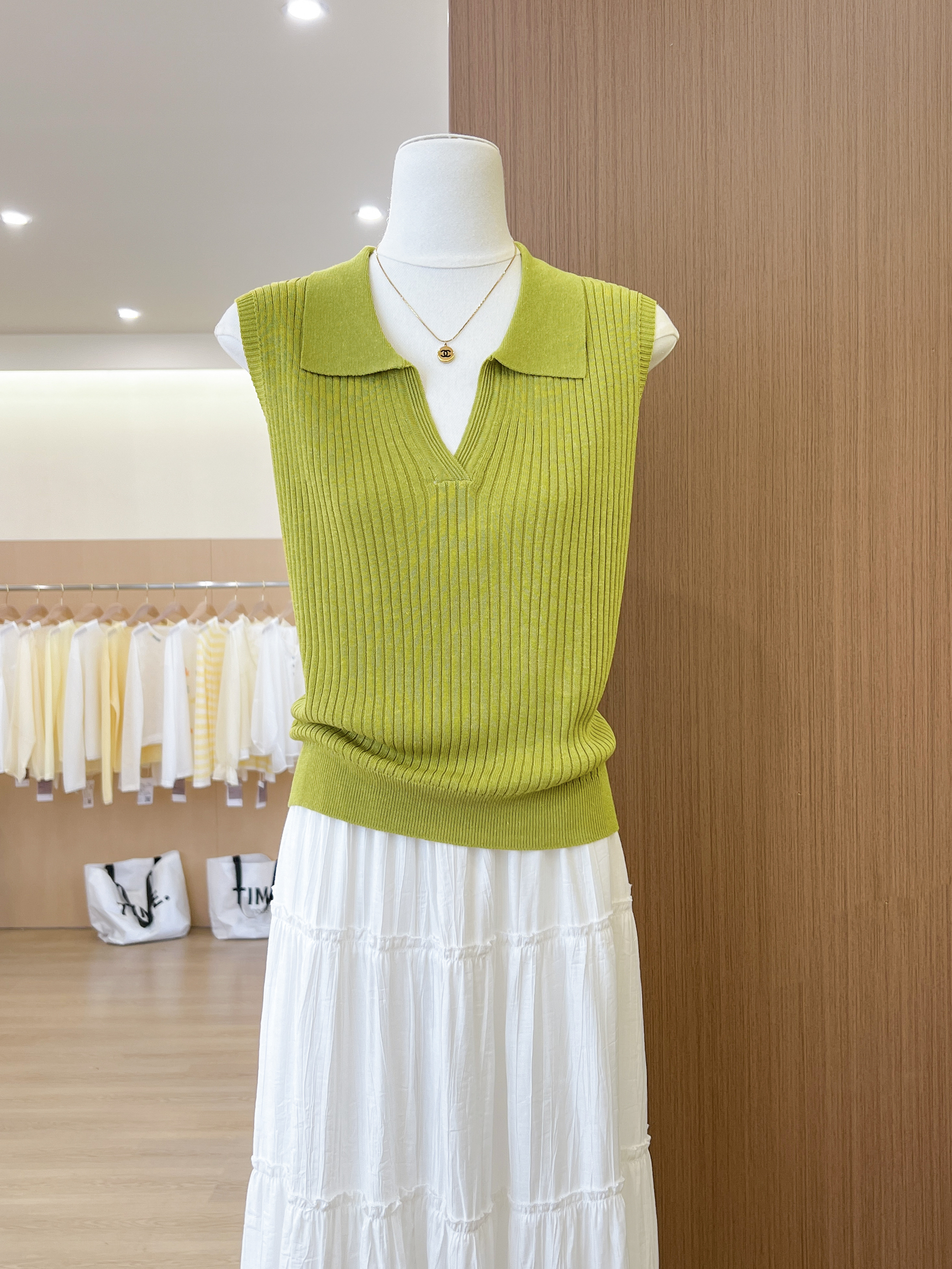 실사 여름 POLO 칼라 민소매 미니멀리즘 슬림해 보이는 조끼 여성 한 부서 몸매 가꾸기 슬림해 보이는 캐주얼 맨위