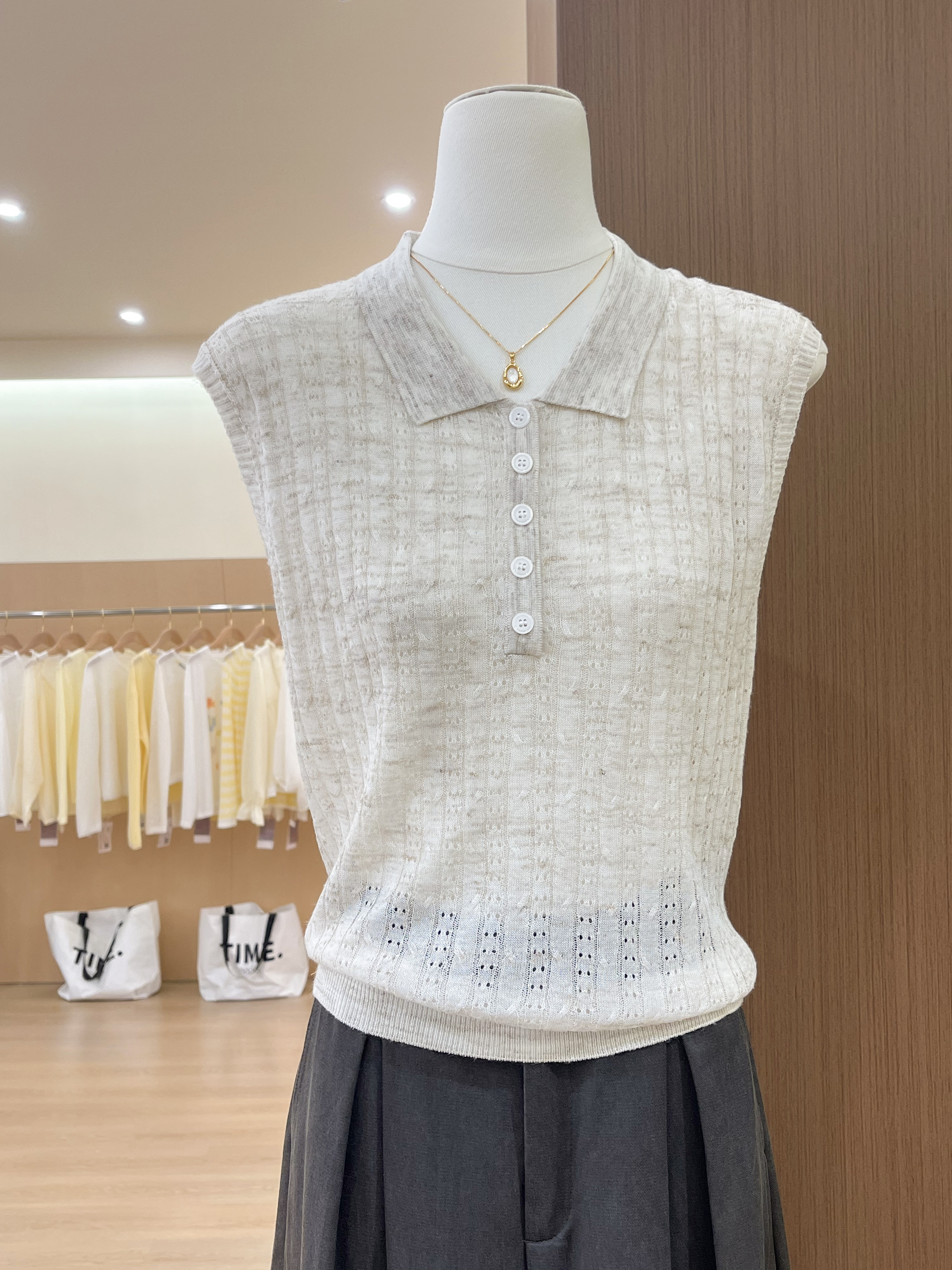 실사 POLO 칼라 반 개방 버클 니트 조끼 여성 2026 여름 수직 구덩이 기사 몸매 가꾸기 슬림해 보이는 품격 민소매 맨위