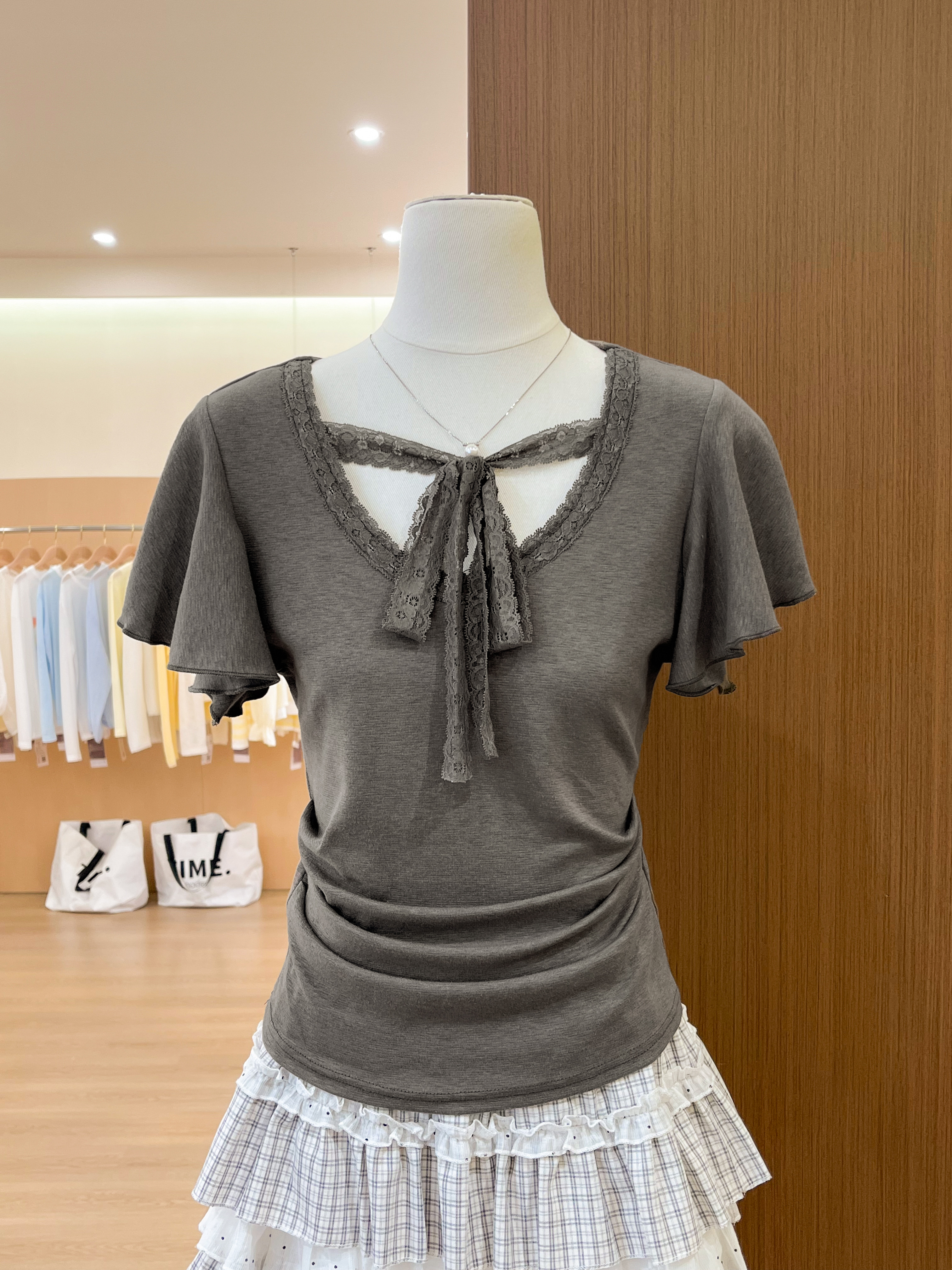 法式蕾丝拼接系带短袖T恤女夏季设计感独特漂亮上衣  服裝批發女裝批發服飾貨源