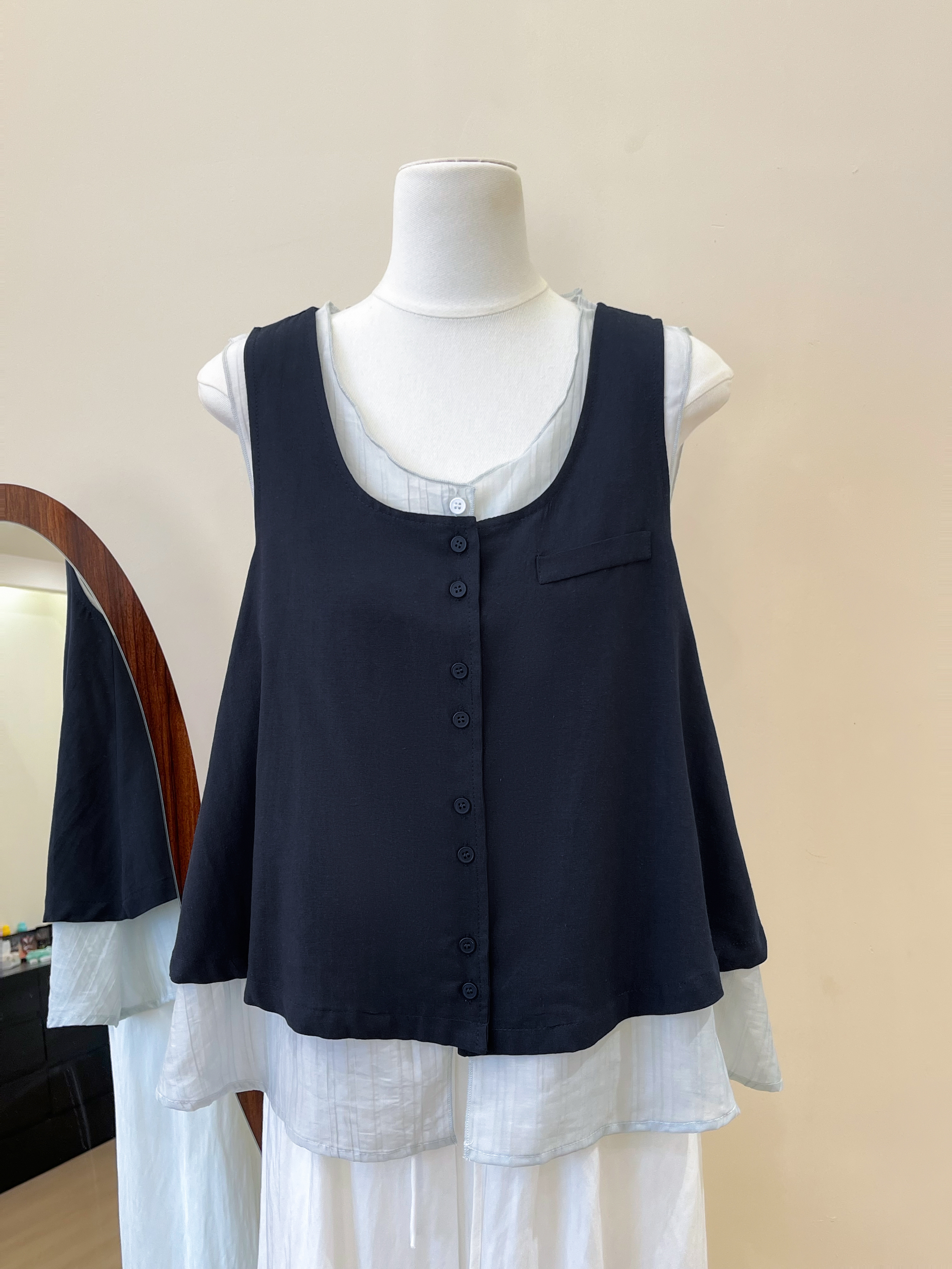 韩系两件套女夏时尚U领西装马甲+薄款背心叠穿宽松显瘦上衣  服裝批發女裝批發服飾貨源