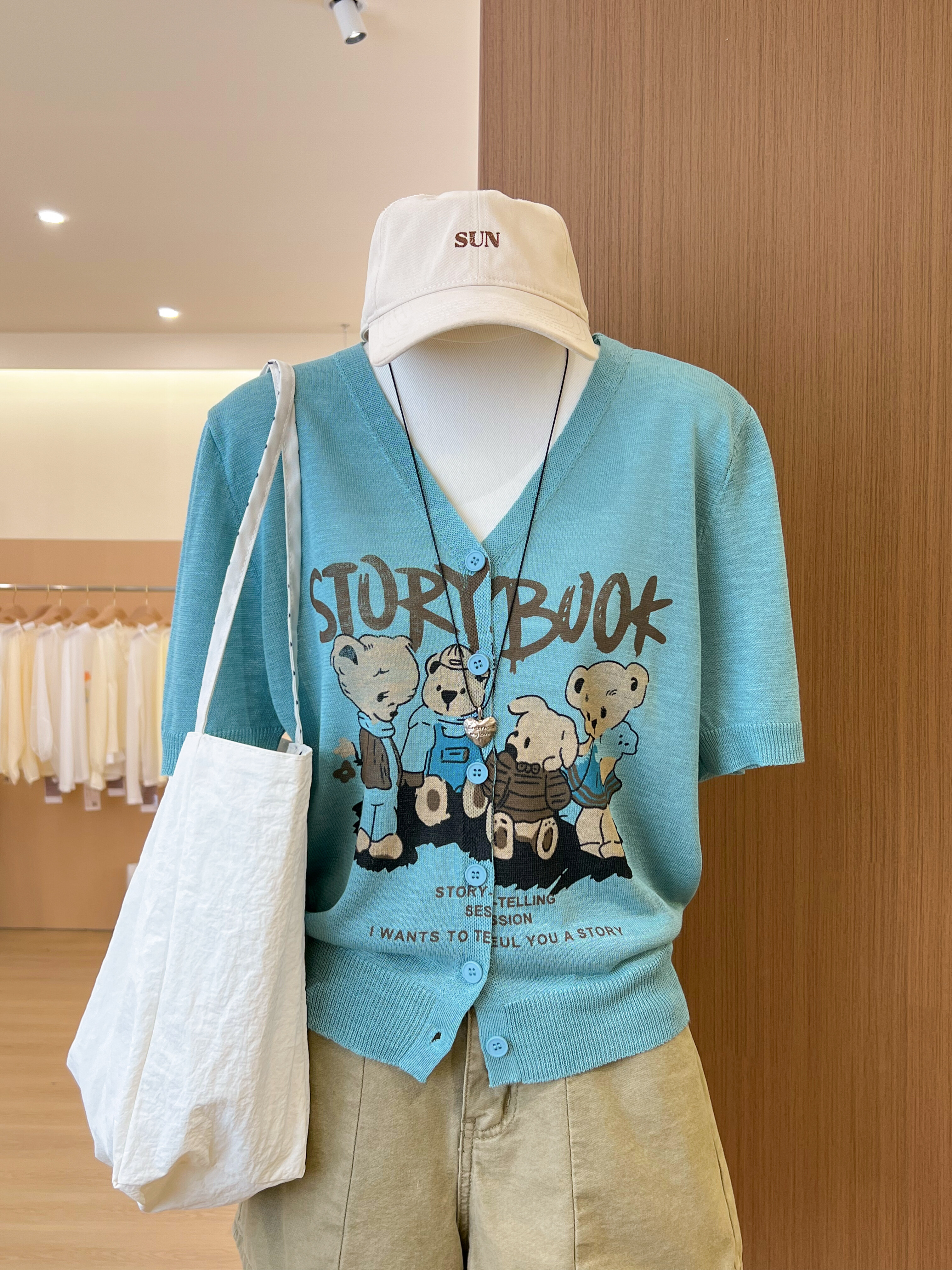 湖蓝色卡通小熊V领短袖针织开衫女夏时尚百搭减龄上衣 服裝批發女裝批發服飾貨源
