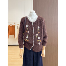 批发实拍~温柔风<b class='q'>花朵</b>刺绣V领百搭<b class='q'>上衣</b>