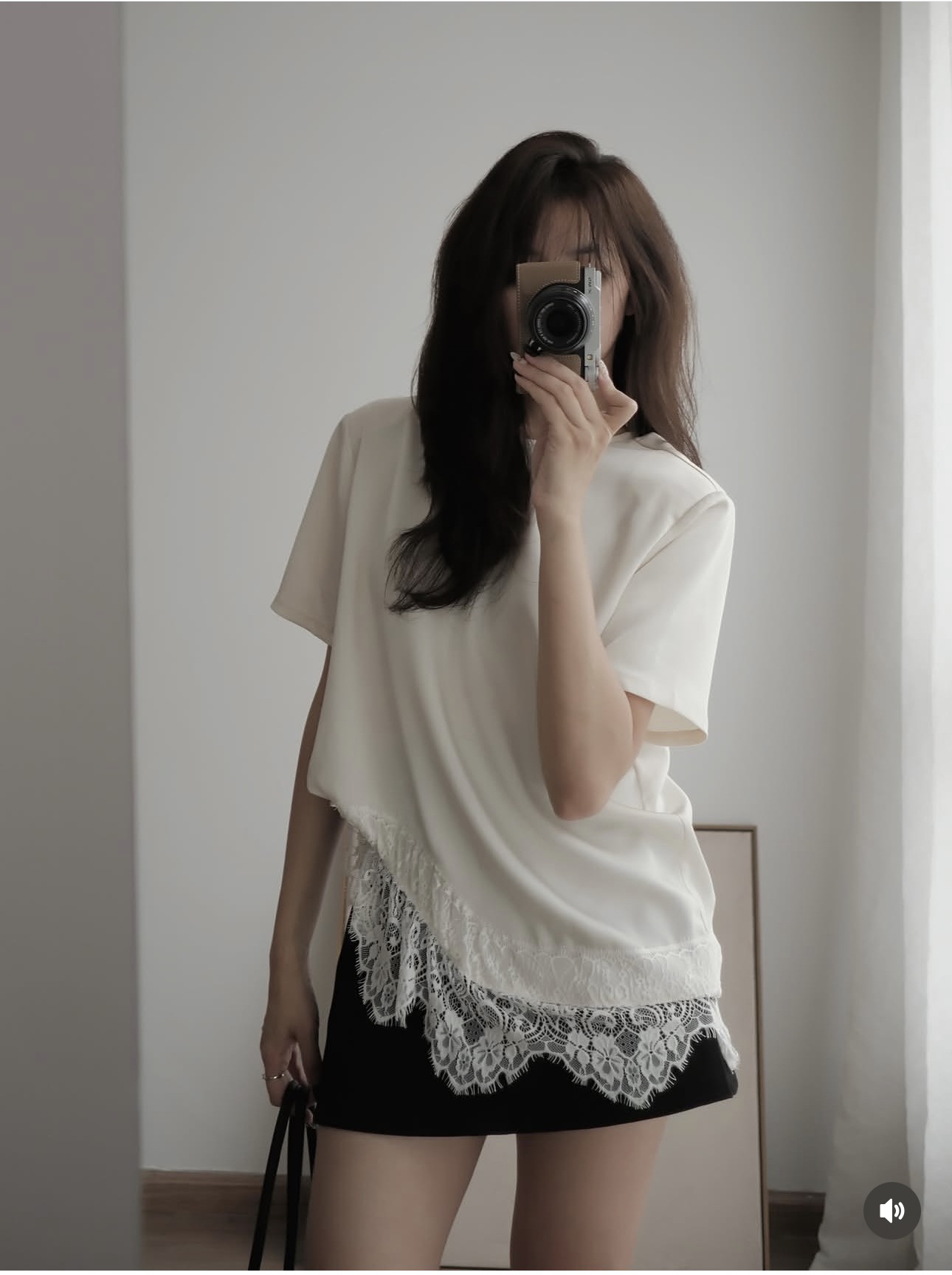 미니멀리즘 라운드 넥 레이스 패치워크 루즈핏 다용도 티셔츠
