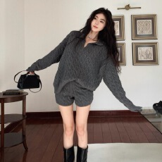 批发复古麻花慵懒套装女<b class='q'>夏</b>季2025新款长袖翻领毛衣高腰针织短裤两件套