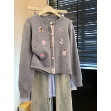 批发<b class='q'>甜美</b>休闲刺绣甜品动物开衫百搭显瘦撞色门襟小个子针织毛衣