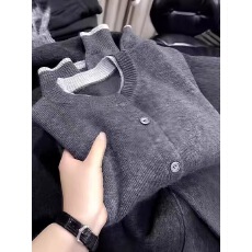 批发法式<b class='q'>假两件</b>撞色圆领针织开衫女秋季慵懒风宽松显瘦百搭毛衣上衣