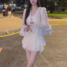 批发法式白色长袖v领连衣裙子女新款巨好看的修身气质a字