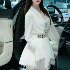 批发法式白色长袖v领连衣裙子女新款巨好看的修身气质a字