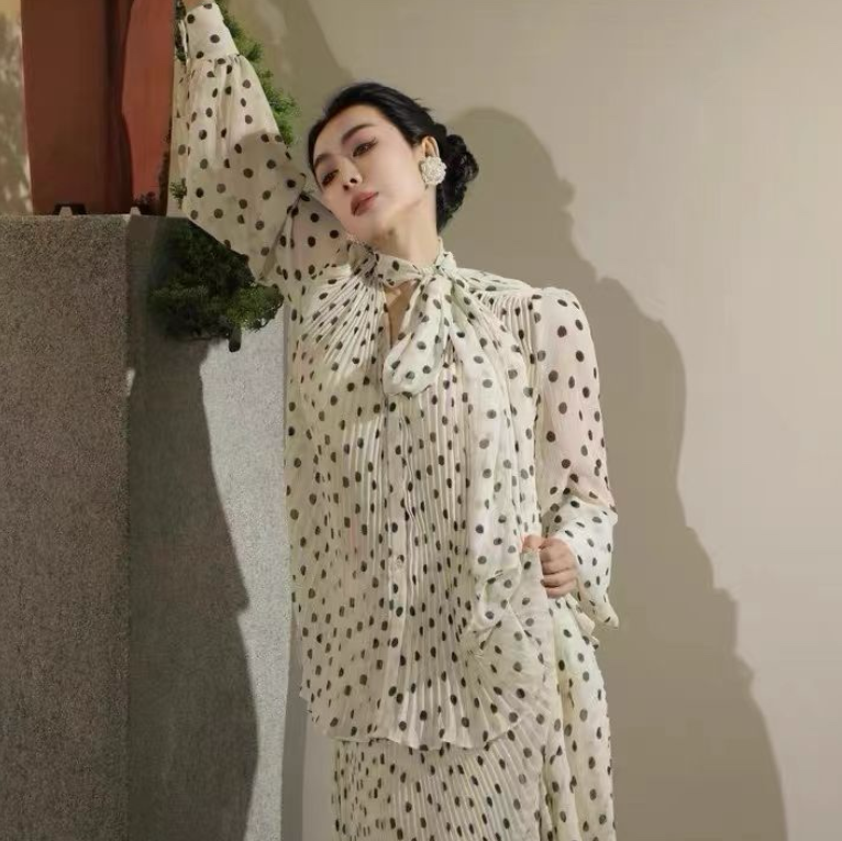 새로운 디자인 센스 여성 셔츠 한국 동대문 여름 단색 V넥 프릴 패션 숙녀 맨위 여성