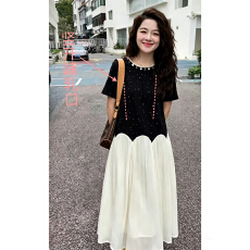 批发新款宽松遮胯显瘦哺乳连衣裙法式气质小黑裙