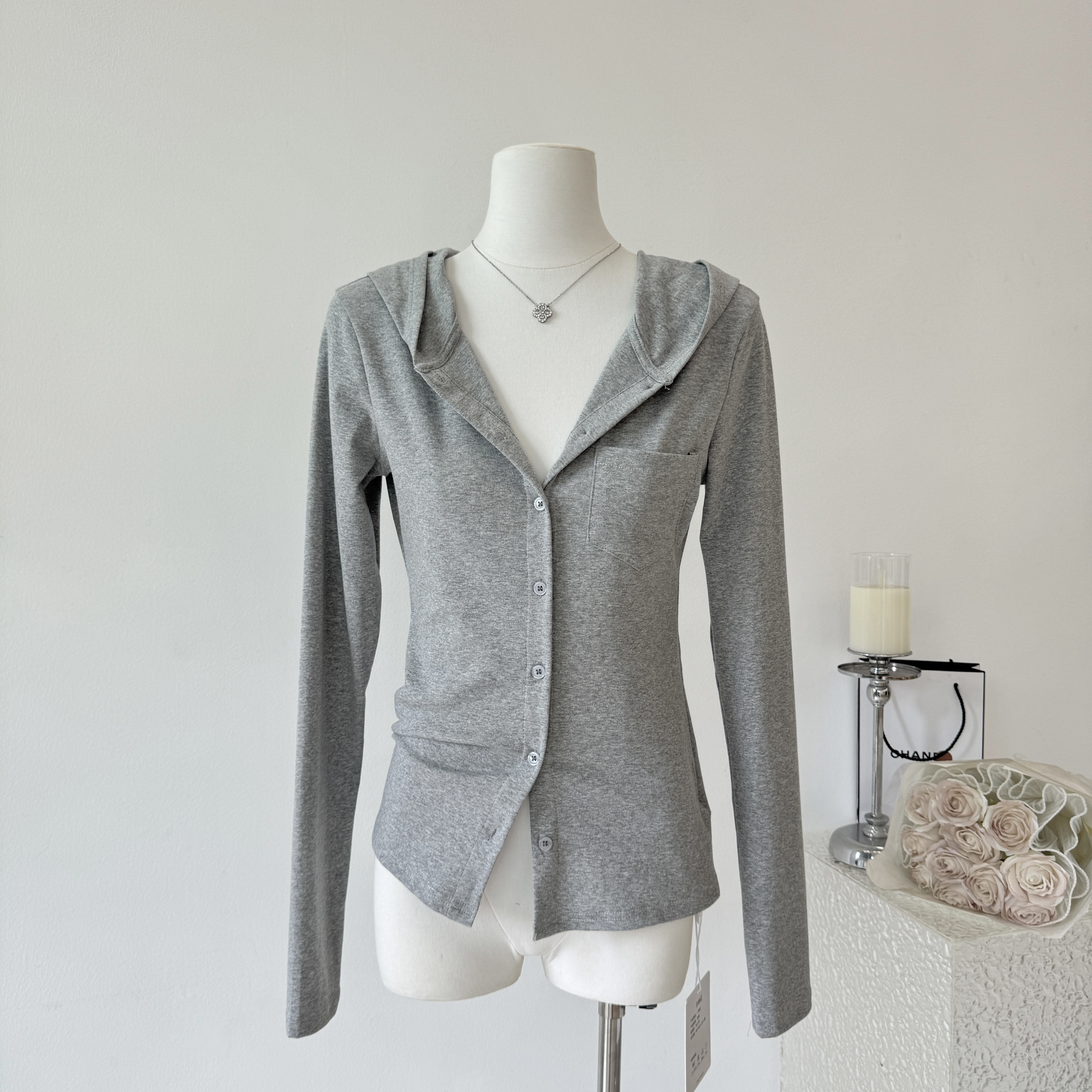 그는 아침 뽕나무 누에 실크 후드 얇은 스타일 몸매 가꾸기 자외선 차단 여성 코트 새로운 여름 Tulle 화이트 블라우스 맨위