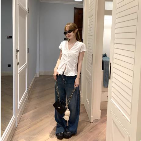 구멍 사실 귀 찮 나 왼쪽 은행 달콤한 꿈 고유 한 디자인 센스 반팔 여성 셔츠 2026 여름 새로운 V넥 맨위