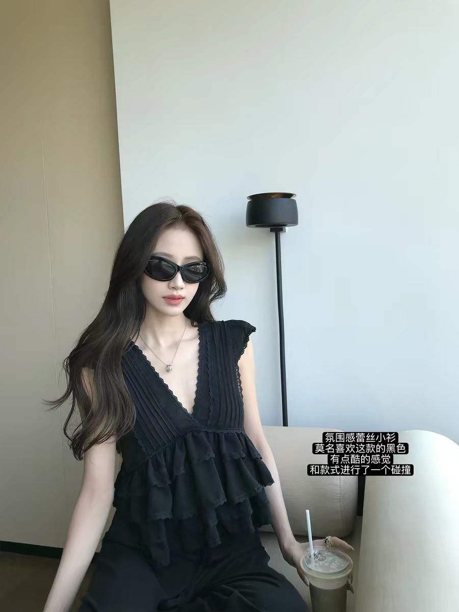 superniniyy 크림 버블 푸 레이스 조각 깊은 V 넥 작은 날다 소매 케이크 층 무거운 작업 쉬폰 톱 여름