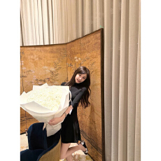 批发YUYUREAL 早秋气质小黑裙 显瘦视觉差半高领<b class='q'>中袖</b>设计感连衣裙女秋