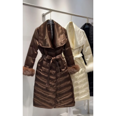 批发实拍2025<b class='q'>冬</b>季新款高端真狐狸毛领收腰修身长款白鸭绒羽绒服