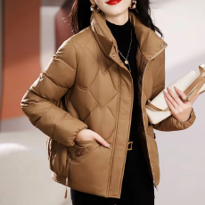 批发羽绒服<b class='q'>女</b>冬季2026年新款短款爆款时尚妈妈轻薄立领高端冬装外套潮