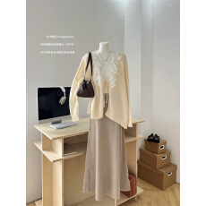 批发设计感别致百搭显瘦时尚上衣女秋<b class='q'>冬</b>季小众气质半身裙温柔穿搭套装