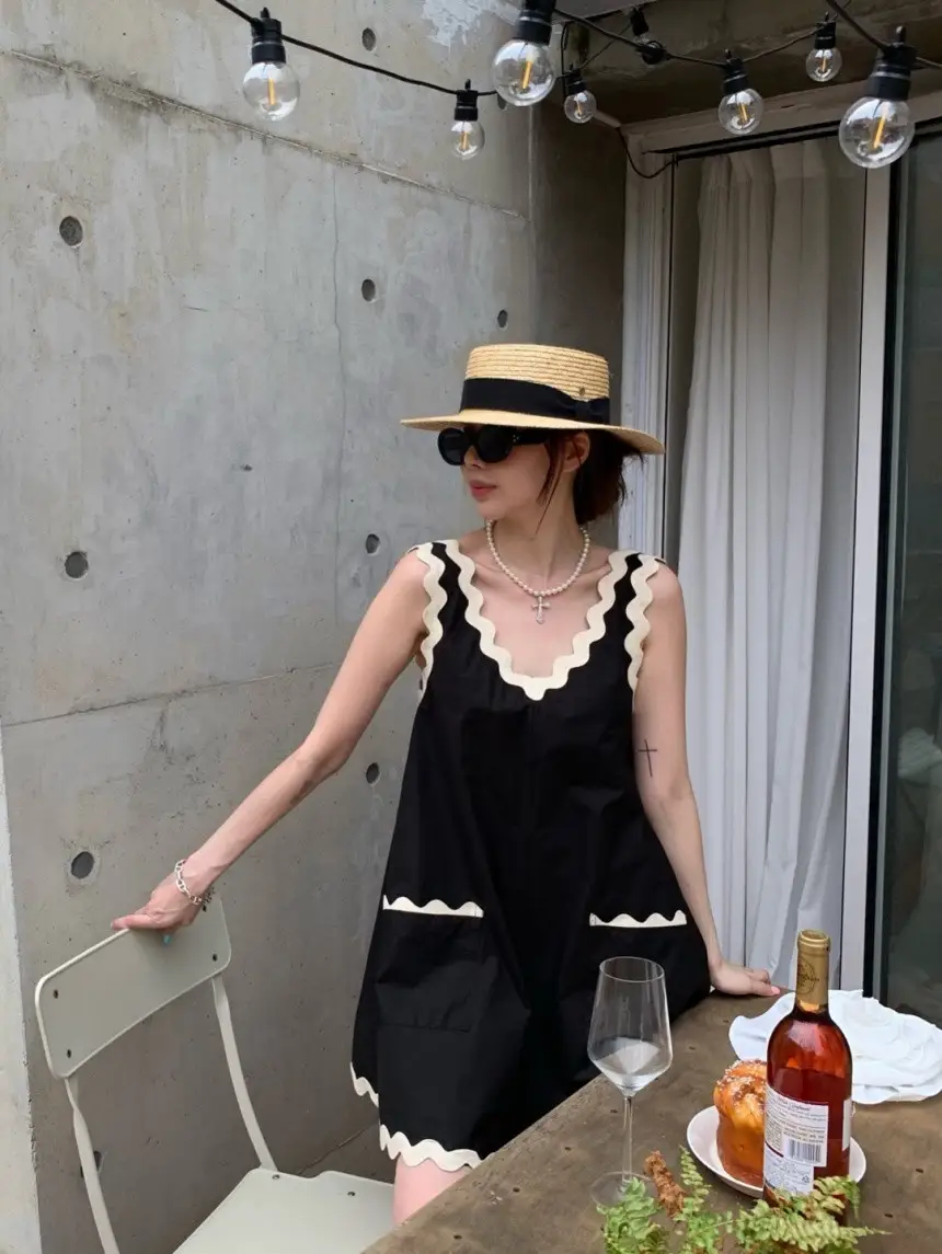 프렌치 스타일 V넥 컬러 대비 웨이브 레이스 민소매 원피스 상세 이미지 6