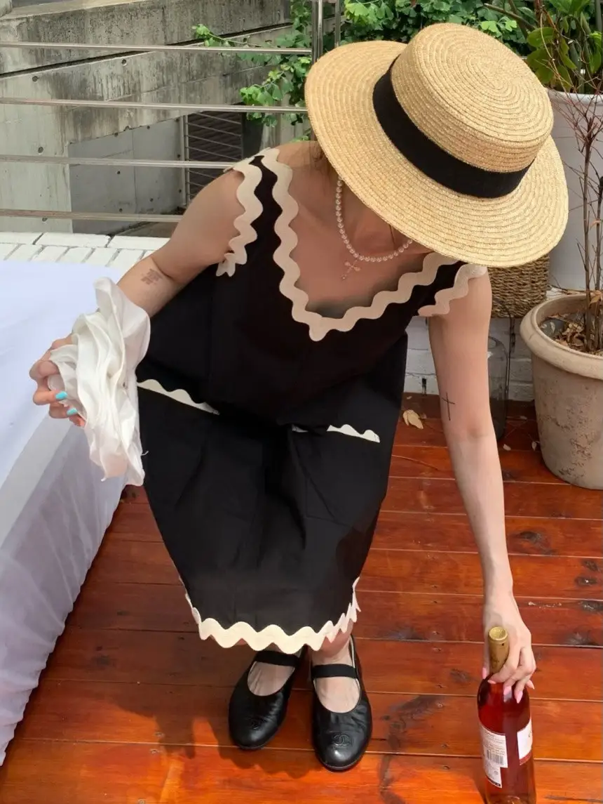 프렌치 스타일 V넥 컬러 대비 웨이브 레이스 민소매 원피스 상세 이미지 7