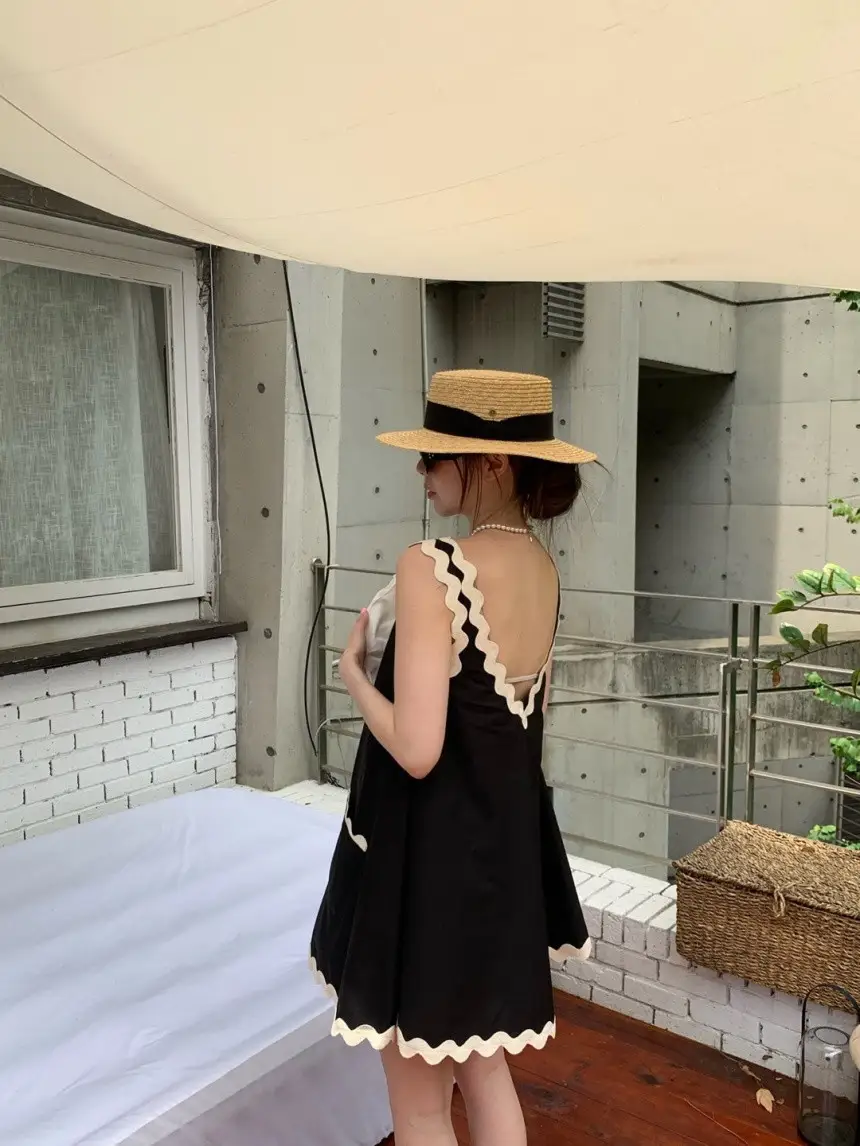 프렌치 스타일 V넥 컬러 대비 웨이브 레이스 민소매 원피스 상세 이미지 8