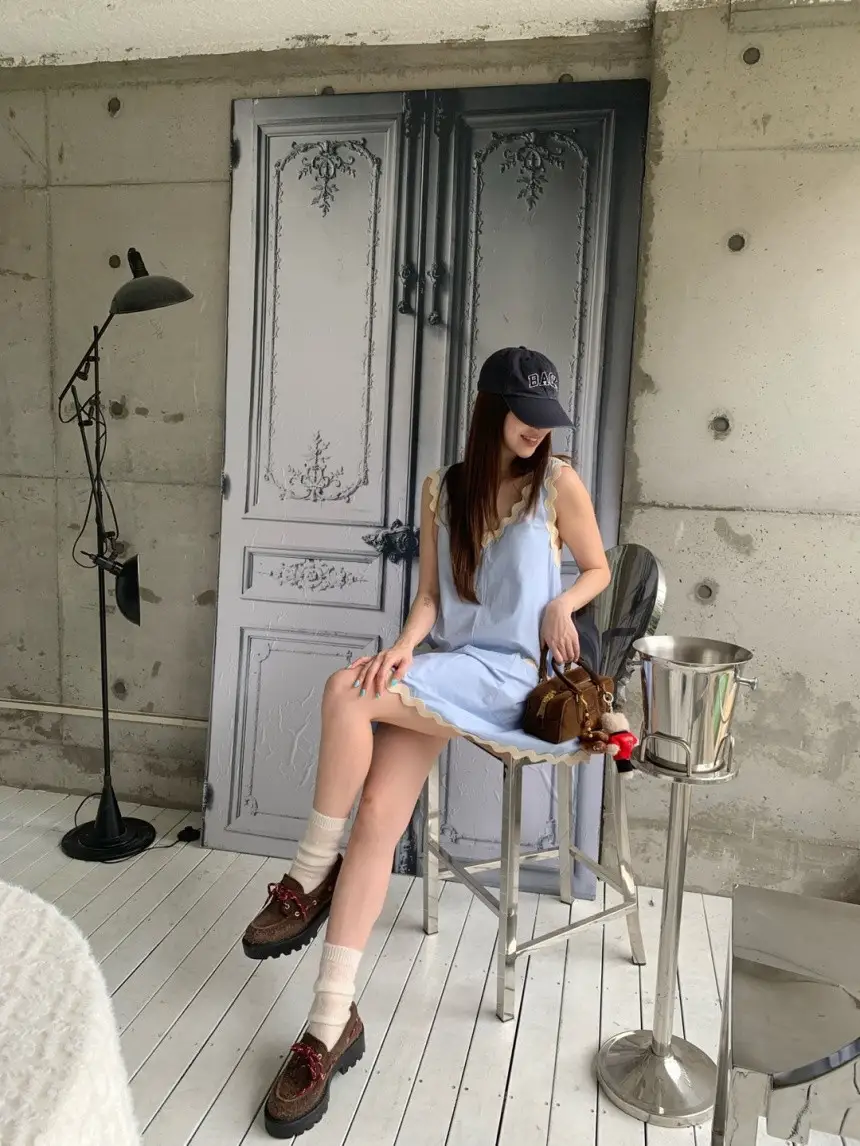 프렌치 스타일 V넥 컬러 대비 웨이브 레이스 민소매 원피스 상세 이미지 12