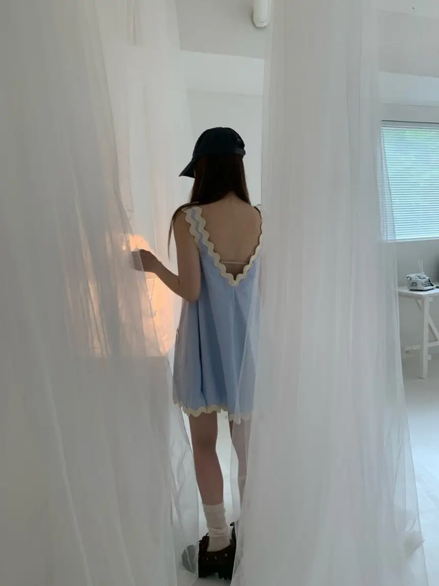 프렌치 스타일 V넥 컬러 대비 웨이브 레이스 민소매 원피스 상세 이미지 14