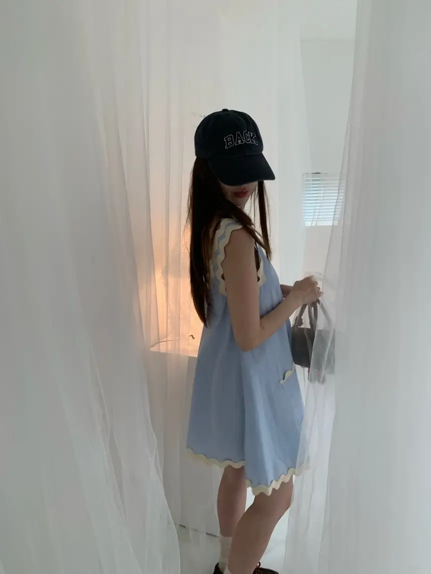 프렌치 스타일 V넥 컬러 대비 웨이브 레이스 민소매 원피스 상세 이미지 15