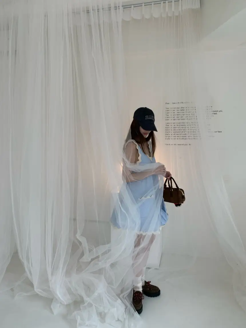 프렌치 스타일 V넥 컬러 대비 웨이브 레이스 민소매 원피스 상세 이미지 16