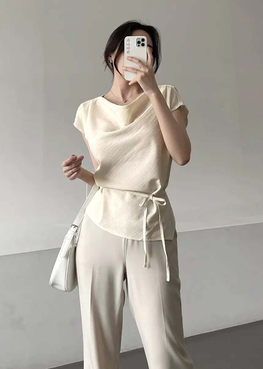 프렌치 스타일 텍스처 블라우스 상세 이미지 3