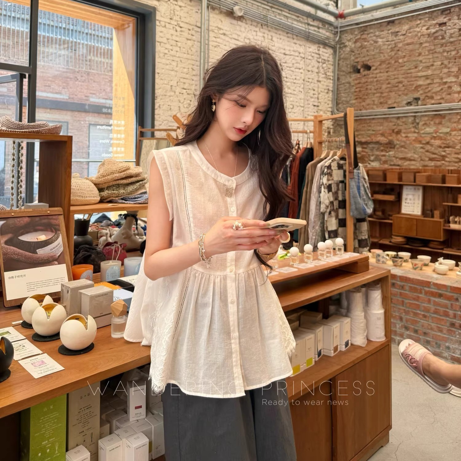 빅 사이즈 레이스 조각 품격 홀로우 아웃 Feifei 소매 조끼 한 마디 디자인 센스 슬림해 보이는 인형 셔츠 맨위
