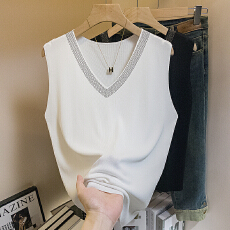 批发实拍曲珠夏新款<b class='q'>大码</b>法式无袖<b class='q'>吊带</b><b class='q'>背心</b>女薄镶钻V领打底针织衫上衣