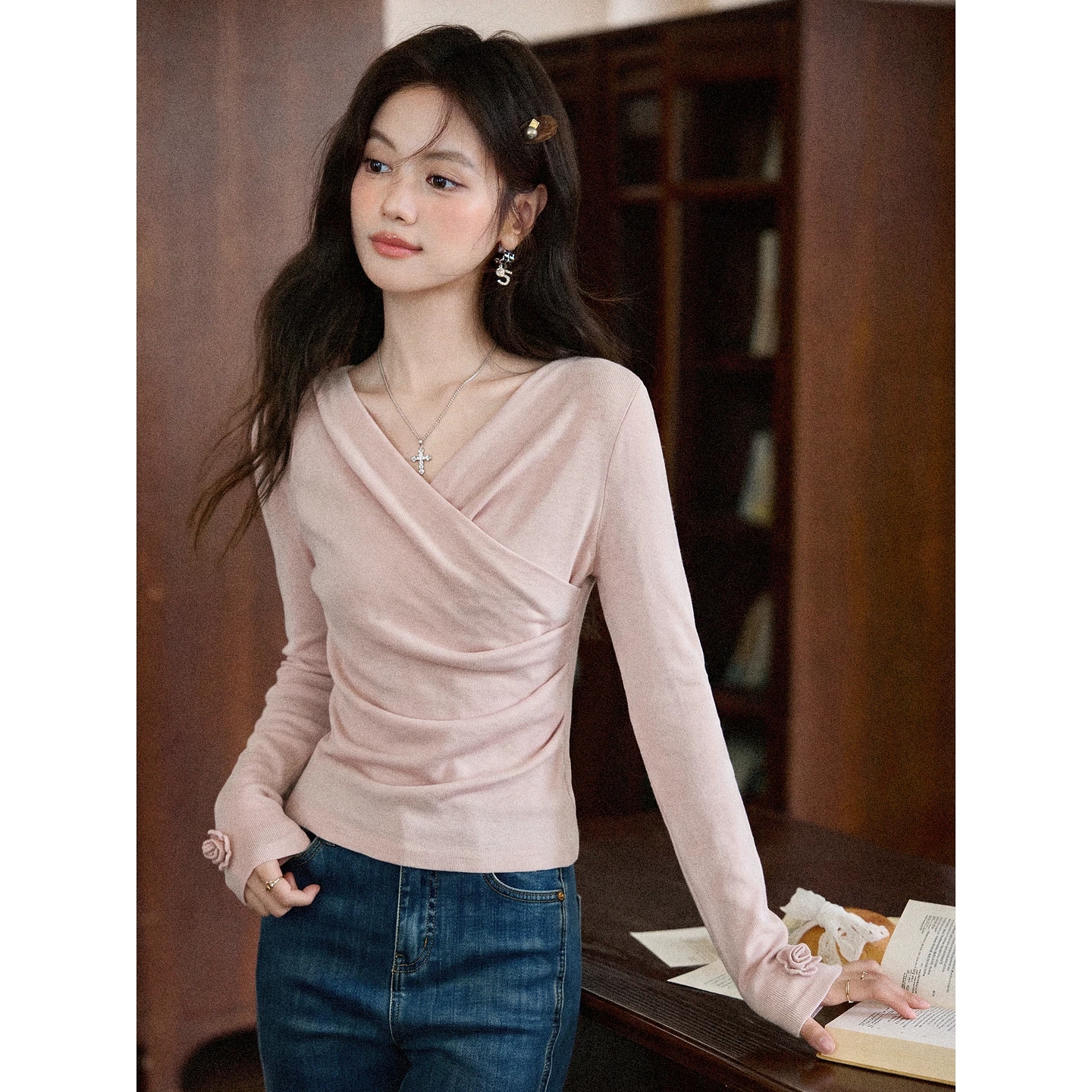 粉雾玫瑰粉色v领针织衫女秋季打底衫设计感t恤长袖上衣 服裝批發女裝批發服飾貨源