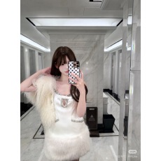 批发超好看冬裙套装女<b class='q'>名媛</b>千金毛绒披肩重工钉珠缎面生日礼服裙两件套