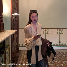 批发ZHAIAIAIA 古金色V领<b class='q'>衬衫</b>女秋季新款丝带设计高级感<b class='q'>时尚</b>长袖<b class='q'>衬衣</b>