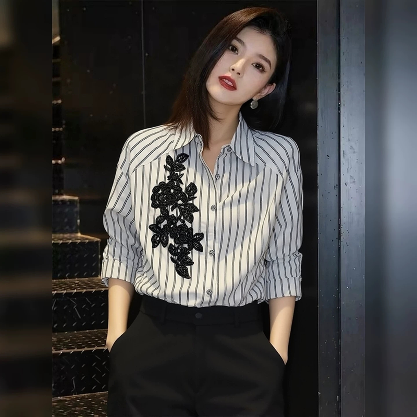 빛 럭셔리 프랑스식 사소한 디자인 센스 맨위 비즈 박기 자수 고급 품격 긴팔 스트라이프 여성 셔츠 이른 봄 새로운