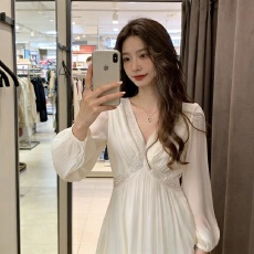 批发小香风白色长袖雪纺v领连衣<b class='q'>裙</b>高级感温柔风领证登记白色礼服女秋