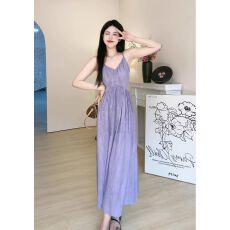 批发多巴胺绝美紫色吊带连衣裙女夏季海岛边度假收腰沙滩裙子