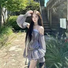 批发法式度假风条纹抹胸<b class='q'>露背</b><b class='q'>连衣裙</b>秋季新款宽松显瘦蕾丝拼接蓬蓬短裙