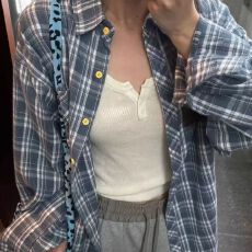 批发美式<b class='q'>街头</b>秋冬季休闲宽松设计感小众蓝色格纹长袖衬衫防晒上衣外穿
