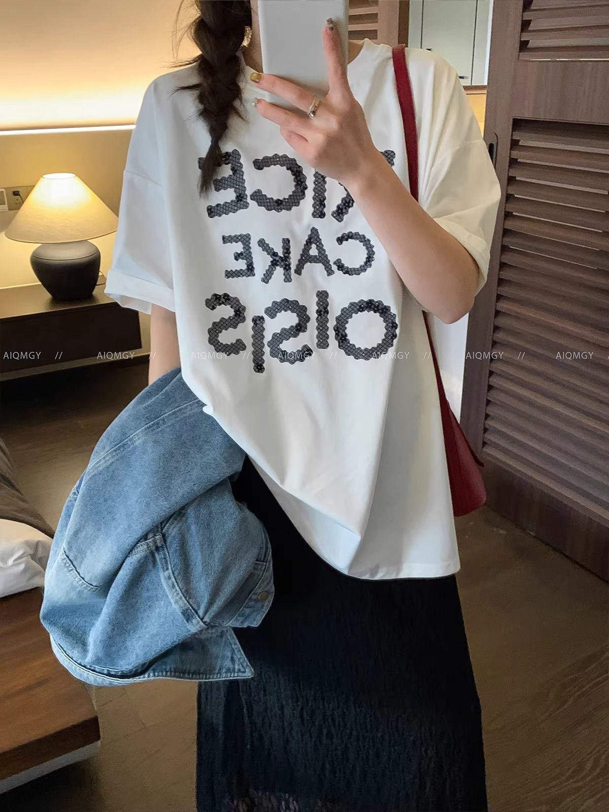 한국 동대문 한 부서 미니멀리즘 프린트 루즈핏 슬림해 보이는 라운드 넥 반팔 티셔츠