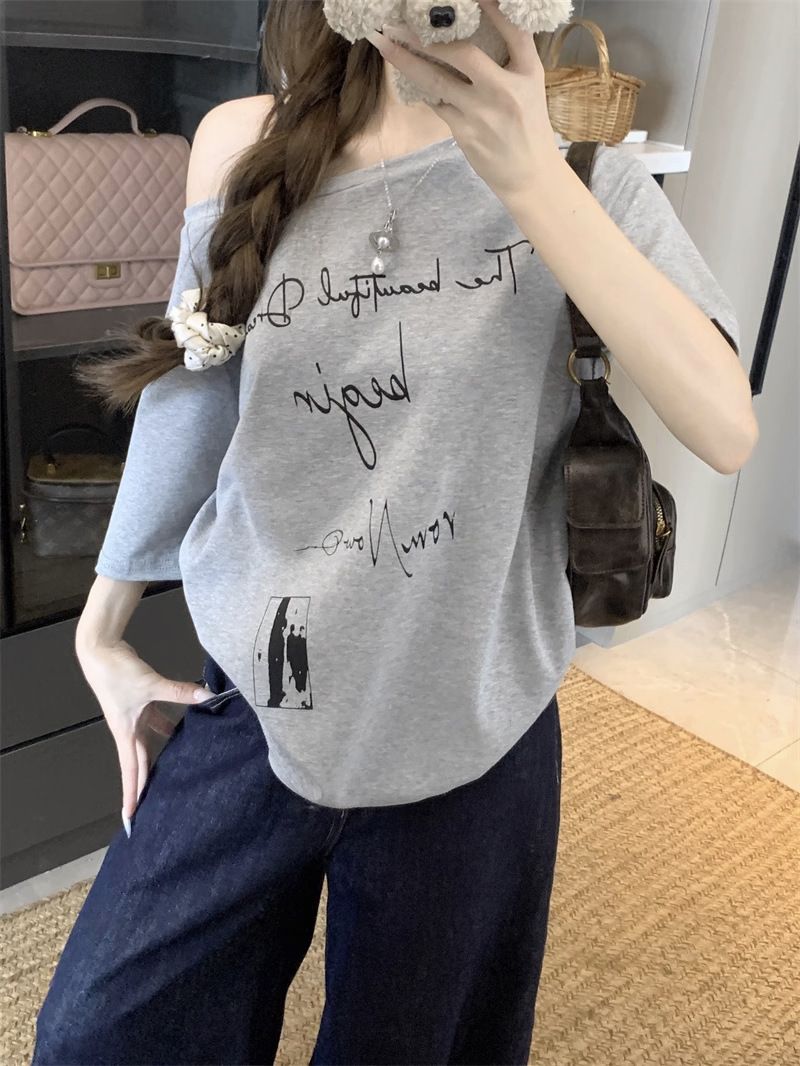 비스듬한 어깨 반팔 티셔츠 여름 알파벳 프린트 루즈핏 맨위