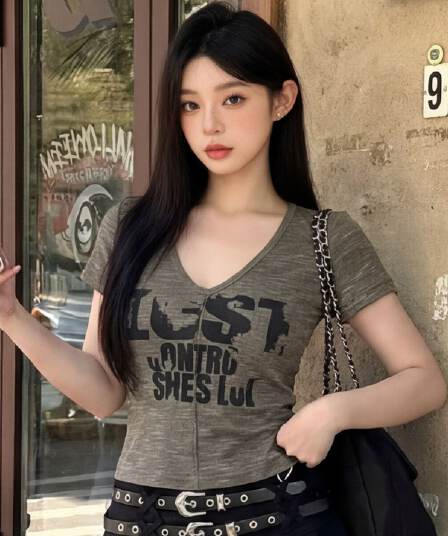 대외 무역 폭발 핫걸 순수한 욕망 한국 스타일 패션 V넥 알파벳 반팔 티셔츠 여름 고급 슬림해 보이는 다용도 맨위