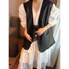 批发coffee小姐 2025秋季韩版新款时尚ins潮复古木耳边V领PU皮马夹女