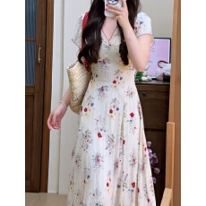 批发大码~法式碎花收腰半<b class='q'>夏</b>蔷薇显瘦温柔风海边度假<b class='q'>连衣裙</b>