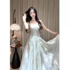 批发<b class='q'>大码</b>~清风花朵法式千金高级感吊带<b class='q'>连衣裙</b>薄纱方领