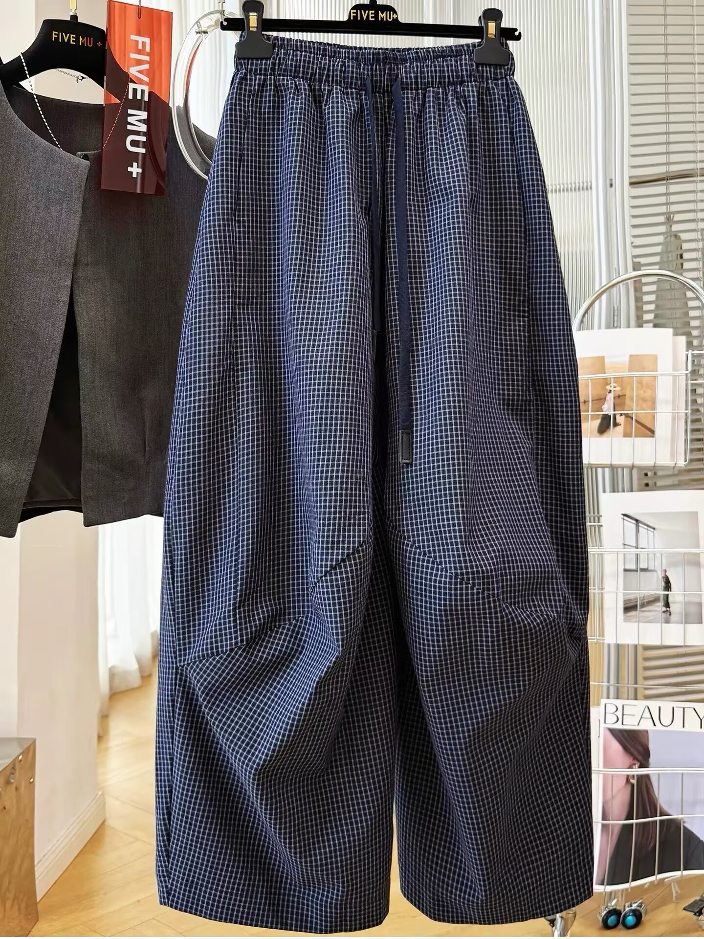 올해 흐름 지불 ~ 중 바지 레트로 작은 격자 편안함 느긋한 바람 루즈핏 넓은 다리 캐주얼 바지 여성 봄 여름 얇은