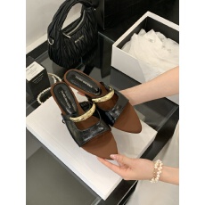 批发2025年新款夏季尖头一字带平底厚底拖鞋舒适外穿露趾凉鞋女