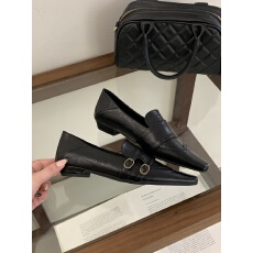 2026新款春季韩式方头粗跟浅口单鞋金属扣通勤英伦风小皮鞋女