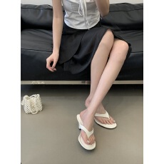 批发2026新款夏季韩式<b class='q'>简约</b>风圆头坡底中跟露趾夹脚人字拖中跟外穿鞋女