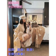 批发双面羊毛<b class='q'>羊绒</b><b class='q'>大衣</b>高级感黑色慵懒风系带真毛毛可以拆卸